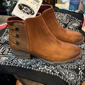 Sterling River Boots Leather Ankle Booties New With Tags